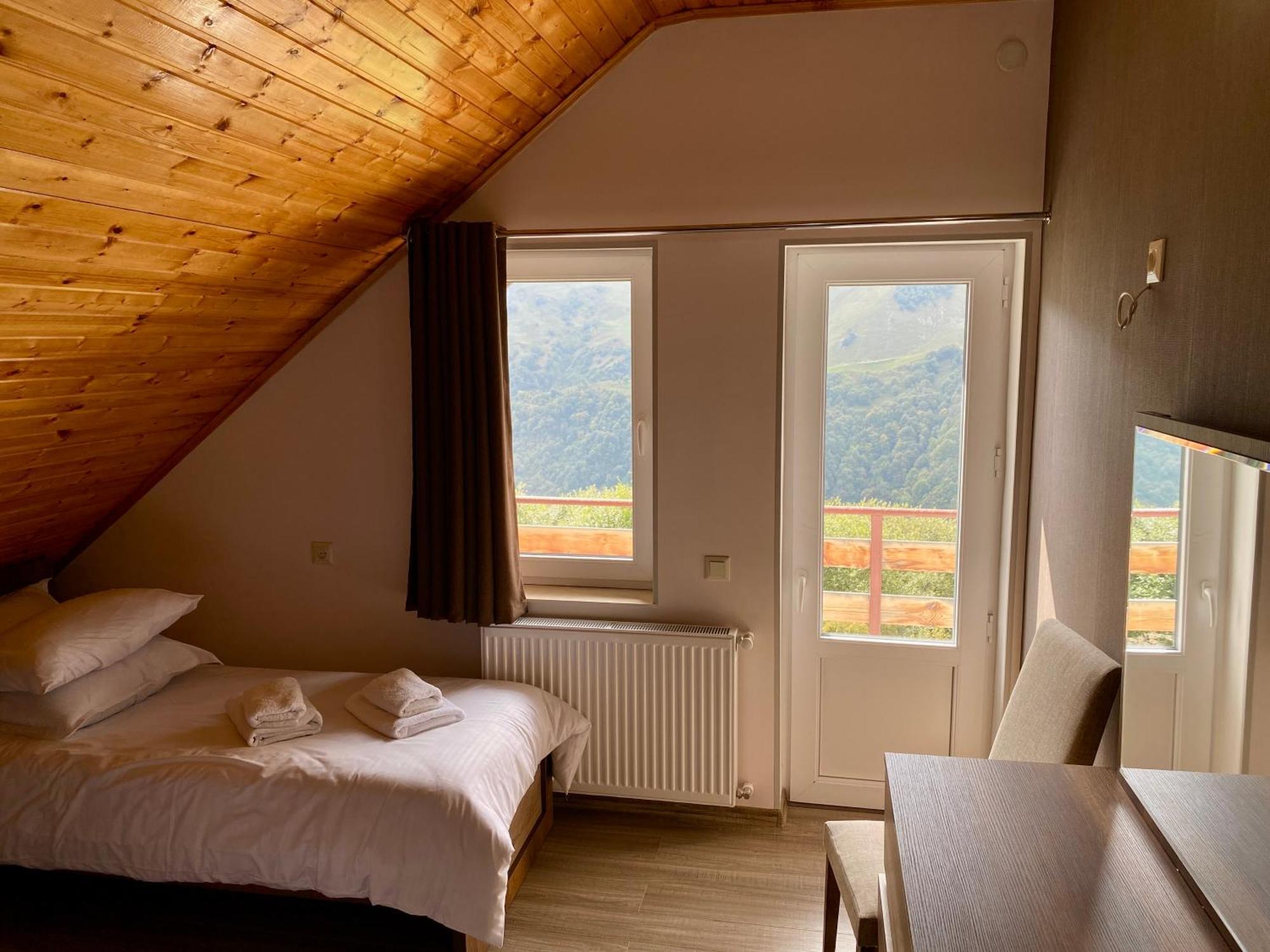 White House Gudauri Hotel Bagian luar foto